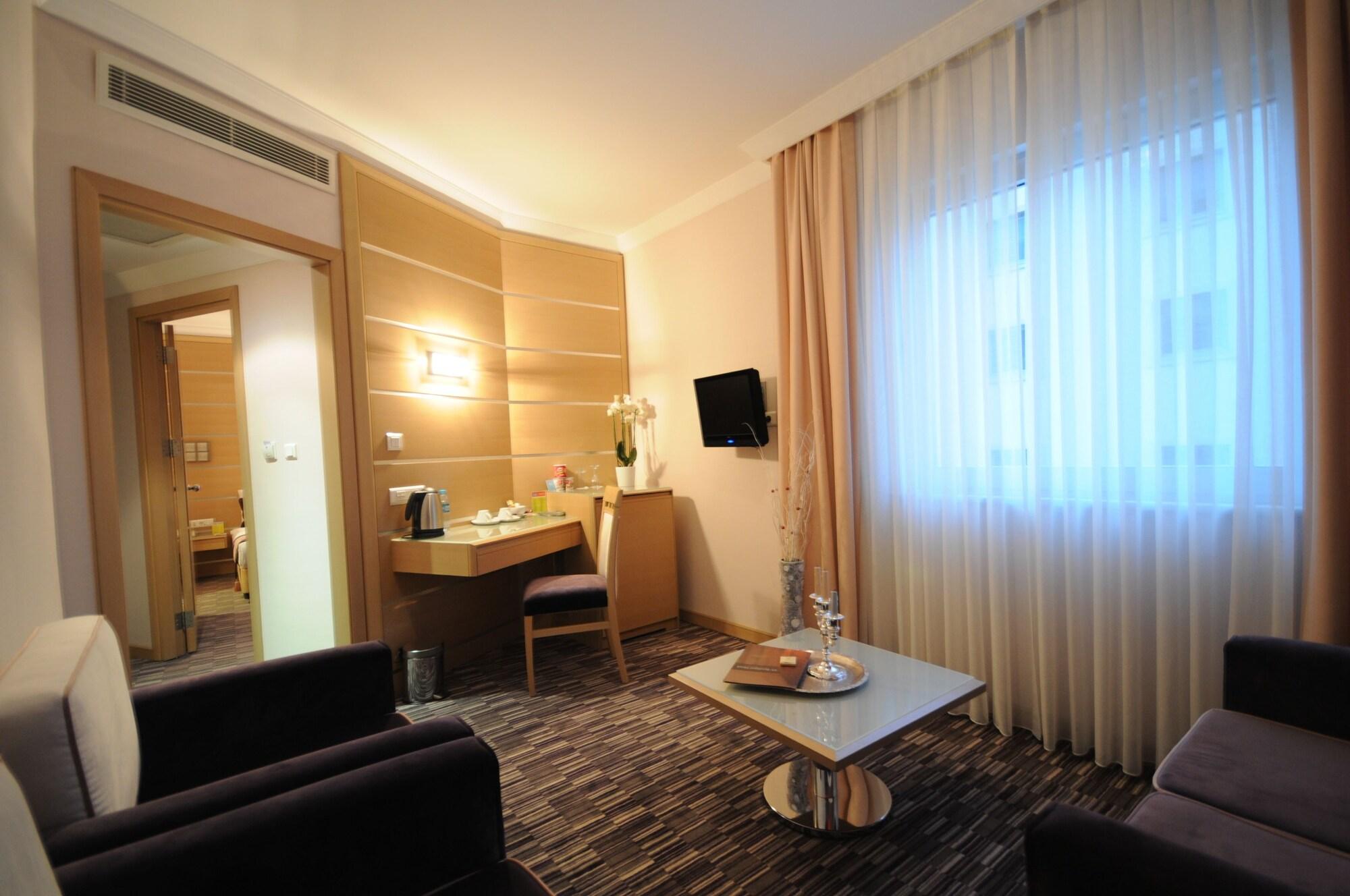 Sv Business Hotel Taksim Истанбул Екстериор снимка