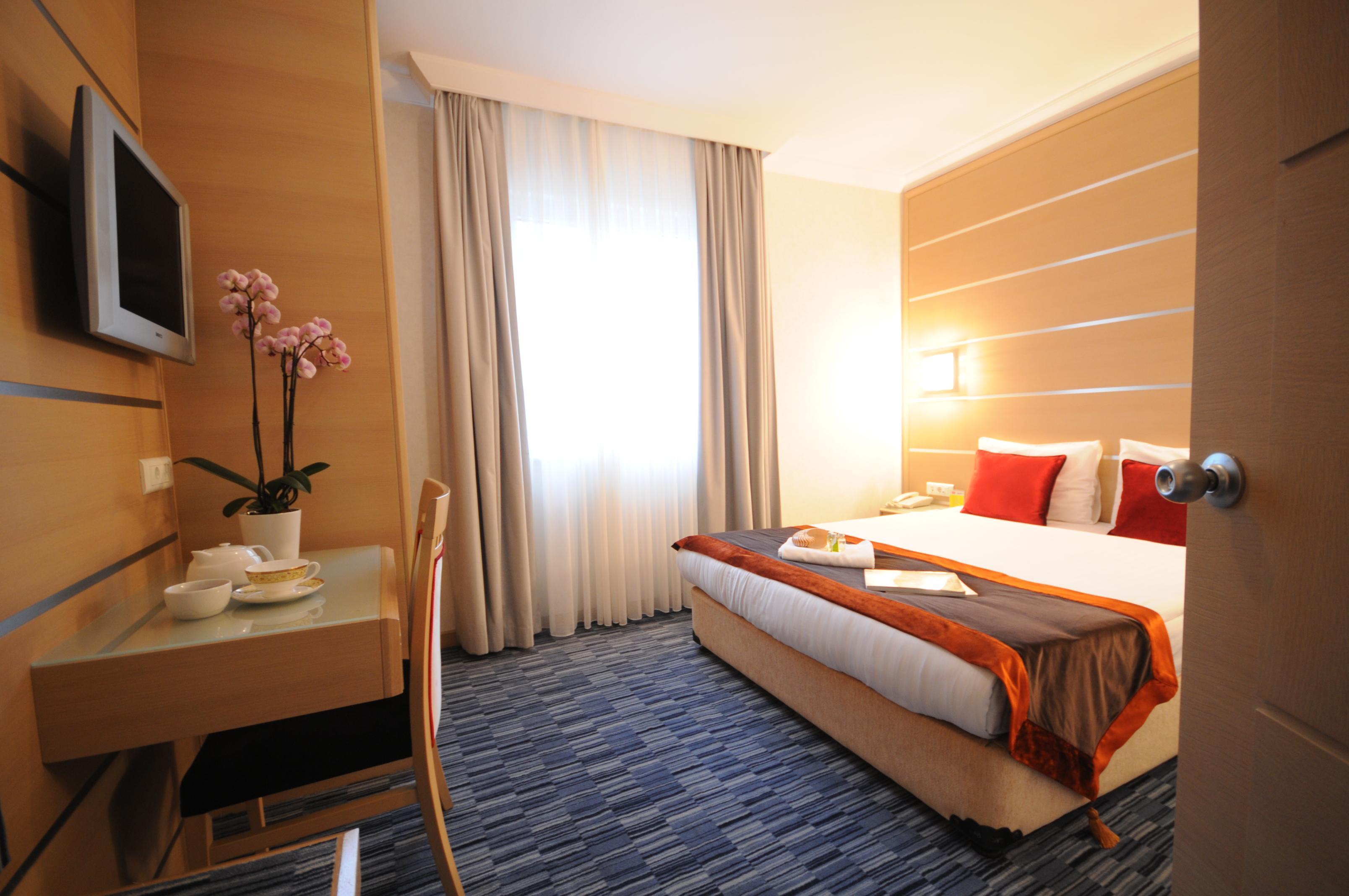 Sv Business Hotel Taksim Истанбул Екстериор снимка